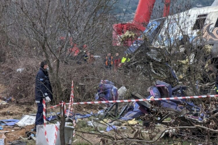 Τέμπη: «Προσάναμμα» τα καθίσματα της Hellenic Train