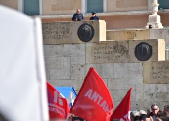 Οι δρόμοι πλημμύρισαν ξανά για το έγκλημα στα Τέμπη (βίντεο)