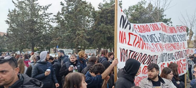 Έγκλημα στα Τέμπη: Ξεκίνησε η δίκη με κινητοποίηση κόντρα στη συγκάλυψη