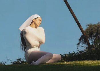 Rosalia – Lux : «Άγιος» φεμινισμός