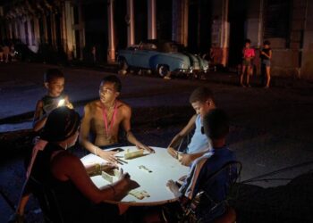 Βόμβες στη Μ. Ανατολή, μπλακάουτ στην Κούβα (Περισκόπιο 7/3)