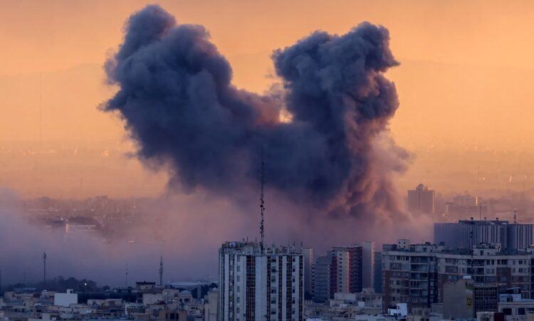 ΑΝΤΑΡΣΥΑ: Να σταματήσουν τώρα οι επιθέσεις στο Ιράν