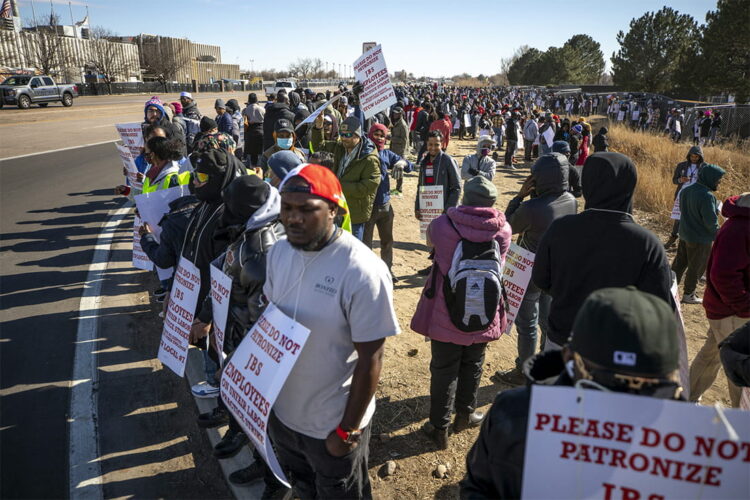 Απεργιακές φρουρές  σε… 57 γλώσσες