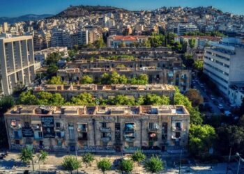 Κίνδυνος βίαιης εκκένωσης για τα Προσφυγικά