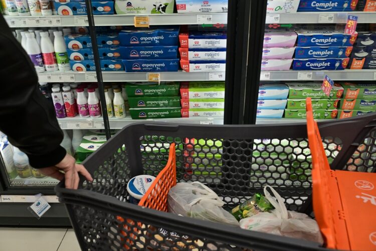 Ο λαός πληρώνει την επίθεση ΗΠΑ-Ισραήλ στο Ιράν