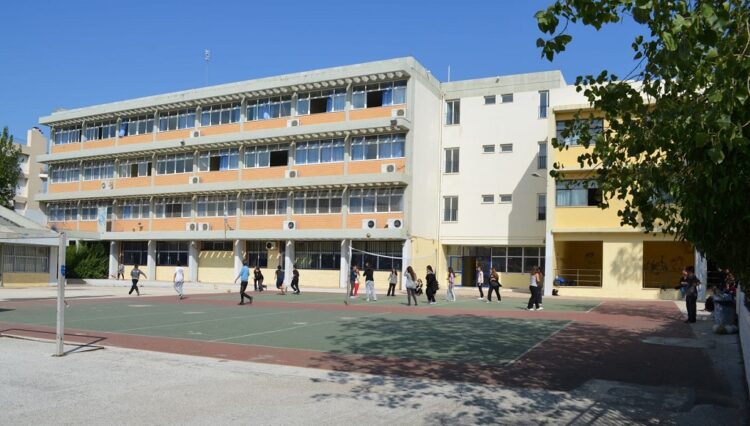 Σχολεία άνευ πιστώσεων-εκπαιδευτικών… σε φόντο συνταγματικής αναθεώρησης