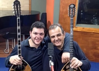 Βαγγέλης και Βασίλης Κορακάκης: Μαζί με το ρεμπέτικο να αλλάξουμε την κοινωνία