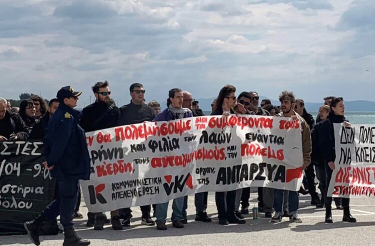 26/4: Αντιπολεμικές πορείες στις βάσεις σε Άκτιο και Άραξο