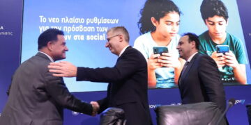 «Προστάτης παιδιών» ο Μητσοτάκης!