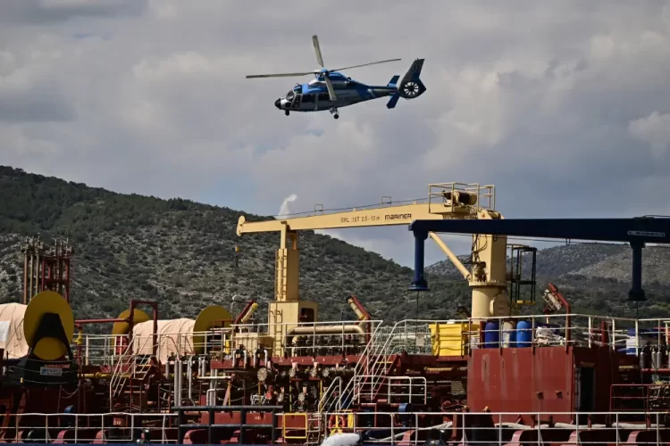 Ελευσίνα: Άσκηση «πολεμικής ετοιμότητας» σε τάνκερ, απόδειξη των κινδύνων από την εμπλοκή της Ελλάδας