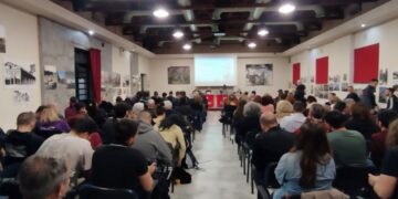 Τιμάμε τον Νίκο, συνεχίζουμε το έργο του – Επιτυχημένη εκδήλωση για τον Ν. Αδαμόπουλο της Κομμουνιστικής Απελευθέρωσης και της νΚΑ (βίντεο)