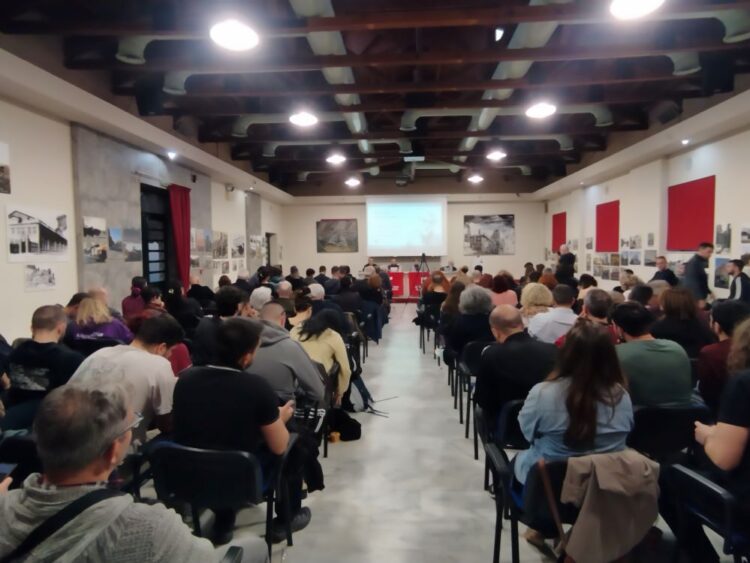 Τιμάμε τον Νίκο, συνεχίζουμε το έργο του – Επιτυχημένη εκδήλωση για τον Ν. Αδαμόπουλο της Κομμουνιστικής Απελευθέρωσης και της νΚΑ (βίντεο)