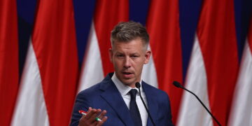 Ένας Μαγιάρ(ος) που αγαπούν η ΕΕ και το κεφάλαιο της Ουγγαρίας