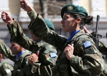 Πώς κορόιδεψαν τις 100 «εθελόντριες» με την προπαγάνδα