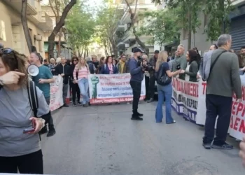 Μαζική συγκέντρωση ενάντια στις πειθαρχικές διώξεις σε Χοτζόγλου, Χαρτζουλάκη (φωτό – βίντεο)