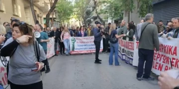 Μαζική συγκέντρωση ενάντια στις πειθαρχικές διώξεις σε Χοτζόγλου, Χαρτζουλάκη (φωτό – βίντεο)