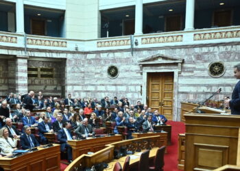 «Συνταγματοποίηση» του νεοφιλελευθερισμού επιδιώκει η κυβέρνηση Μητσοτάκη