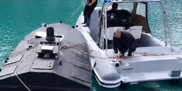 Φονικό ουκρανικό drone στη Λευκάδα! Δένδιας: «Η παραλία ήταν… έξω από τα ελληνικά χωρικά ύδατα»! (βίντεο)