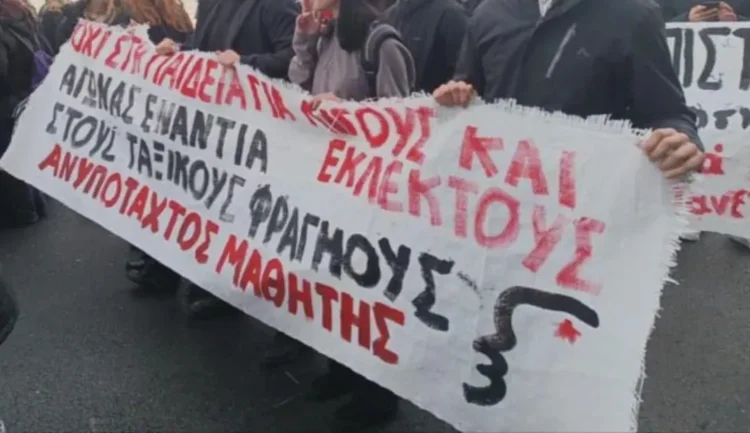 Σχόλιο νΚΑ για τις 17χρονες στην Ηλιούπολη: Στάχτη να γίνεις κόσμε γερασμένε….