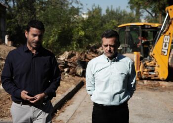Ο Δήμαρχος Αθηναίων Χάρης Δούκας στο πλευρό της ΔΕΗ εναντίον των κατοίκων του Ελληνορώσων