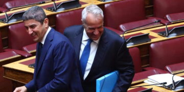 Σκάνδαλα: Νέο «μπάζωμα» σε ΟΠΕΚΕΠΕ και υποκλοπές