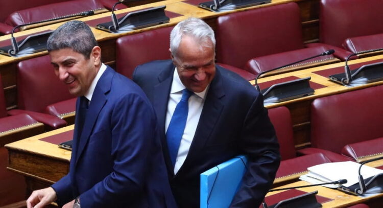 Σκάνδαλα: Νέο «μπάζωμα» σε ΟΠΕΚΕΠΕ και υποκλοπές