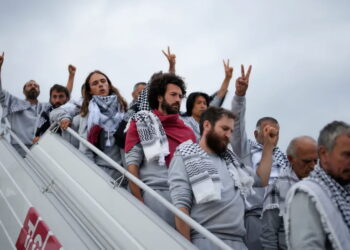 Όρθιοι απέναντι στους κανίβαλους  αυτού του κόσμου