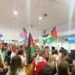Συγκλονιστικές εικόνες στο αεροδρόμιο κατά την υποδοχή των αγωνιστών του στόλου (βίντεο + φωτό)