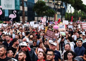 Από την Αλβανία μέχρι την Αθήνα: Αντίσταση και πάλη ενάντια σε επενδύσεις-υπερτουρισμό- Κινητοποίηση στο Σύνταγμα το Σάββατο 6 μ.μ