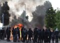 Η Ακροδεξιά πυρπολεί τους δρόμους του Μπέλφαστ
