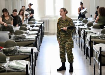 «Όχι» γυναικών στο χακί