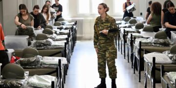 «Όχι» γυναικών στο χακί