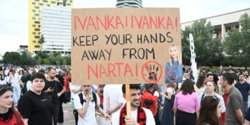 Çlirimi Komunist: Solidaritet me luftën e banorëve të Shqipërisë kundër plaçkitjes së tokës dhe mjedisit
