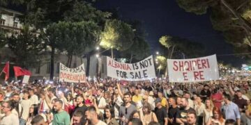 Γενικεύεται το κίνημα στην Αλβανία: «Αν δεν νικήσουμε, θα συνεχίσουμε»!