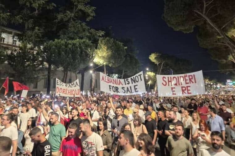 Γενικεύεται το κίνημα στην Αλβανία: «Αν δεν νικήσουμε, θα συνεχίσουμε»!
