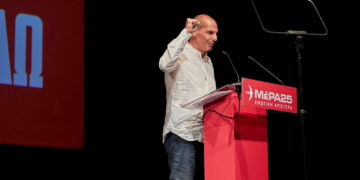 Çlirimi Komunist: Solidaritet me luftën e banorëve të Shqipërisë kundër plaçkitjes së tokës dhe mjedisit
