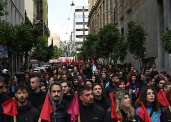 H νεολαία δεν πείθεται από το σύστημα, αναζητεί δρόμο ανατροπής