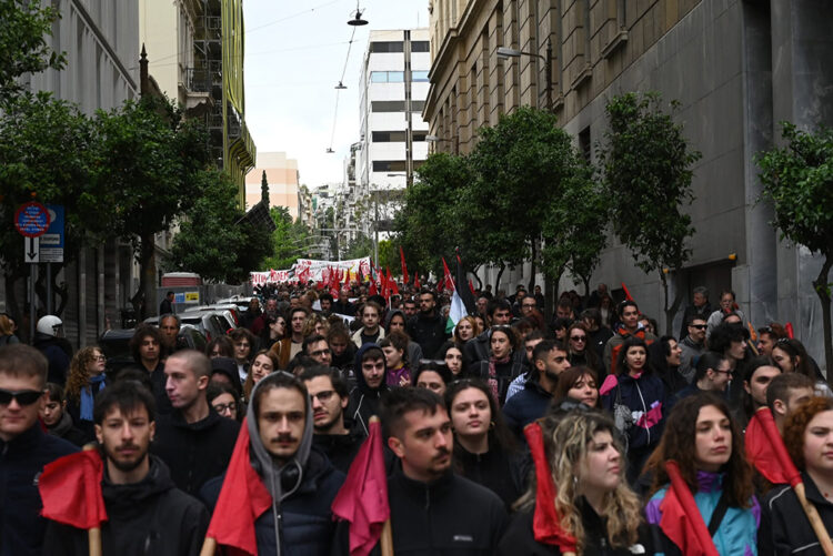 H νεολαία δεν πείθεται από το σύστημα, αναζητεί δρόμο ανατροπής