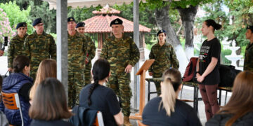 Σχόλιο νΚΑ: Για την «εθελοντική» στράτευση των γυναικών