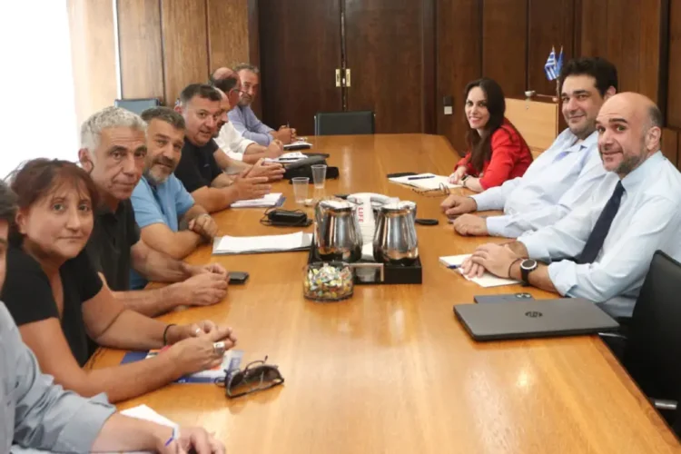 ΑΚΙΣ ΟΤΑ: Κωλοτούμπα ΔΑΣ/ΠΑΜΕ με αποδοχή του «μηχανισμού διαλογής» συμβασιούχων