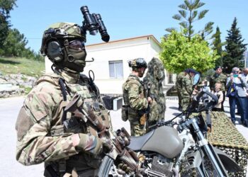 Επικίνδυνες επιδείξεις μιλιταρισμού σε μαθητές