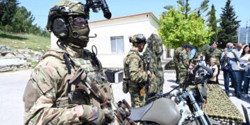 Επικίνδυνες επιδείξεις μιλιταρισμού σε μαθητές