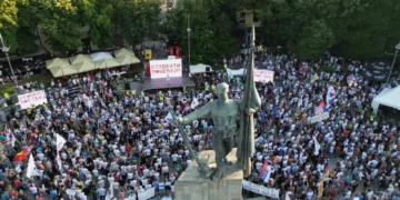 Σερβία: Η εξαγγελία για παραίτηση Βούτσιτς και οι προκλήσεις του κινήματος