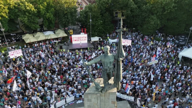 Σερβία: Η εξαγγελία για παραίτηση Βούτσιτς και οι προκλήσεις του κινήματος