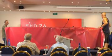 Πουκάμισο αδειανό η Κουμουνδούρου, μάχη χαρακωμάτων μέσα στις στάχτες