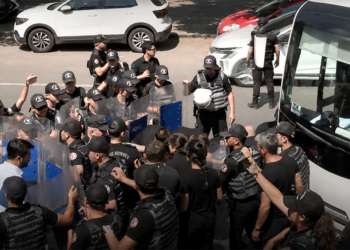 Σύνοδος του ΝΑΤΟ: Βίαιη καταστολή της αστυνομίας σε βάρος διαδηλωτών στην Άγκυρα (βίντεο)