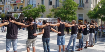 Στα αδιέξοδα των εξαρτήσεων μονόδρομος η ανατροπή