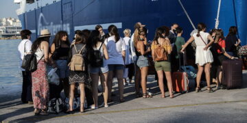 Πολυτέλεια οι διακοπές στη χώρα του τουρισμού