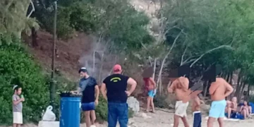 Τολό Αργολίδας: Iσραηλινοί τουρίστες άναψαν φωτιά για να… ψήσουν δίπλα σε δένδρα και η Πυροσβεστική δεν παρενέβη!