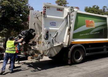 Καλλιθέα: Σοβαρό εργατικό ατύχημα με απορριμματοφόρο
